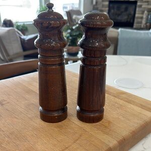 Elegant Brown Wooden Pepper mill and salt shaker. Super vintage, solid wood.